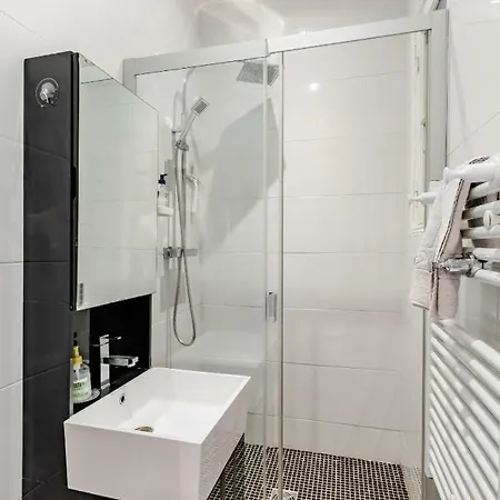 Apartment La Joliette- Spacieux Et Lumineux, 4 Couchages Marseille